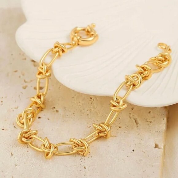 NEW 18k Gold Plated Elegant Gold Knot Bracelet - Picture 4 of 4
